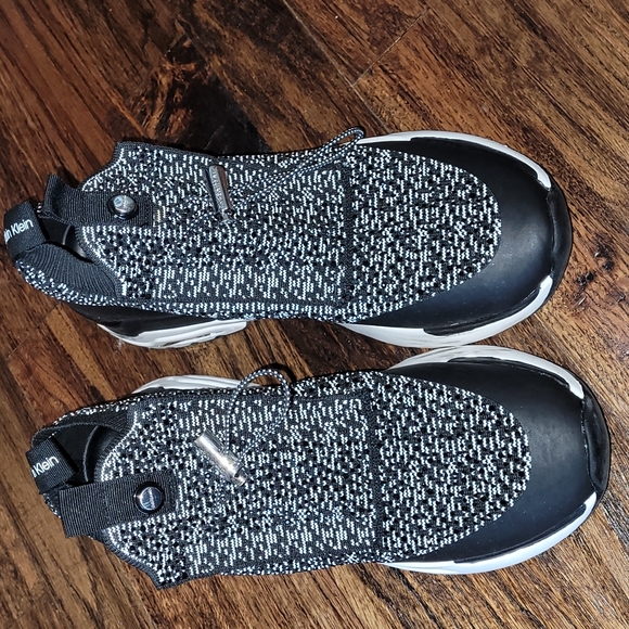 💕CALVIN KLEIN WOMEN'S HUE CRYSTAL STRETCH KNIT/NYLON BLACK FASHION SNEAKERS💕10 - Picture 10 of 17